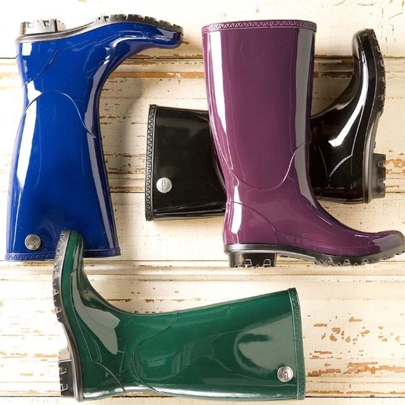 BRAND NEW 💯 AUTHENTIC Light Blue Shaye Rain Boots - Picture 1 of 8